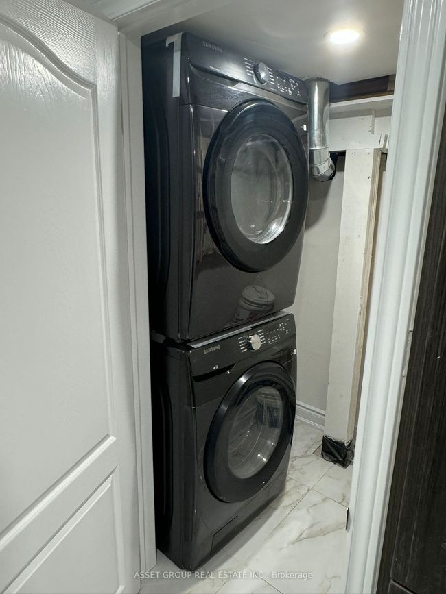 BSMNT - 39 Royal Links Cir, House other with 2 bedrooms, 2 bathrooms and 2 parking in Brampton ON | Image 14
