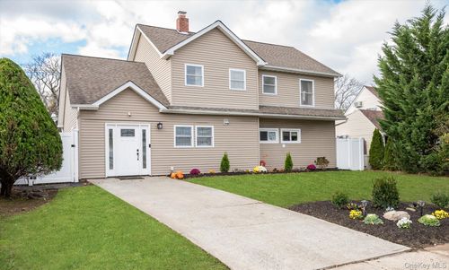 98 Hardy Ln, Westbury, NY, 11590-6514 | Card Image