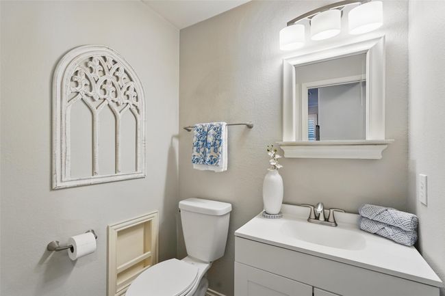 Downstairs 1/2 bath | Image 19