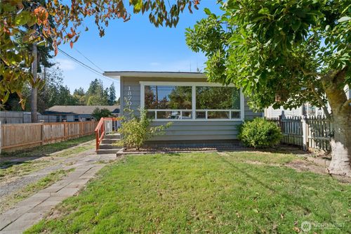 18701 Harris Ave Ne, Suquamish, WA, 98392-9782 | Card Image