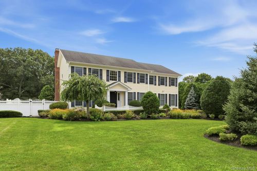 28 Spruce St, Selden, NY, 11784-2021 | Card Image