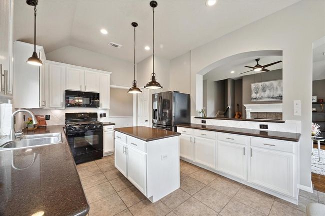 3231 Summerland Dr, House other with 3 bedrooms, 2 bathrooms and 2 parking in Manvel TX | Image 14
