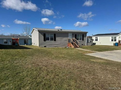 150 Chestnut Cir W, Davison, MI, 48423-9187 | Card Image