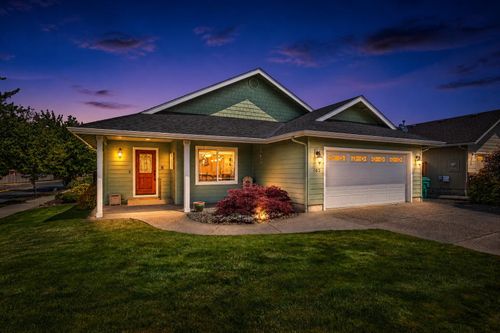 102 Sw Pintail Court, Grants Pass, OR, 97527 | Card Image