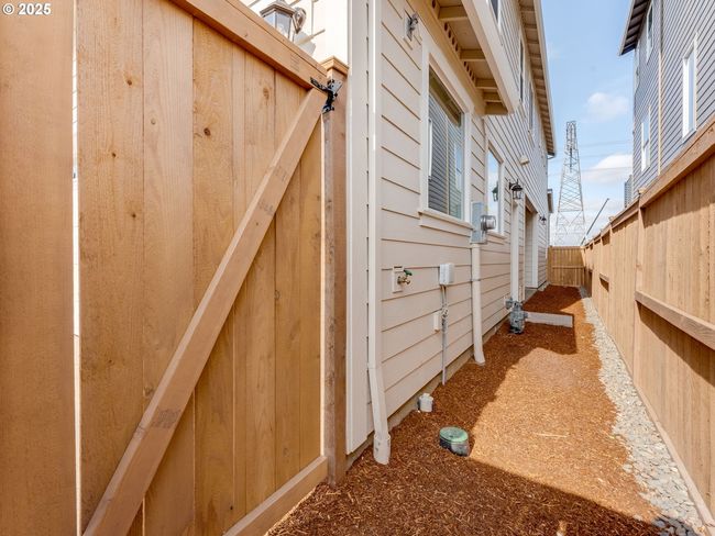 8431 Se Blanton St, House attached with 3 bedrooms, 3 bathrooms and 2 parking in Hillsboro OR | Image 24
