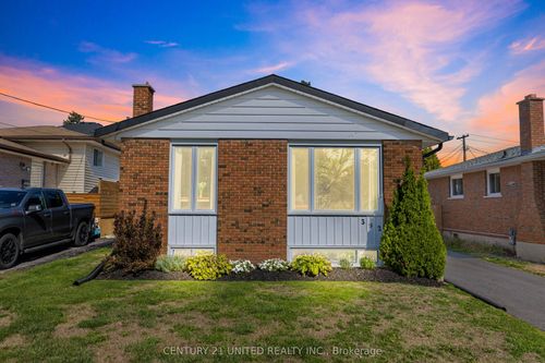 392 Wellington St, Peterborough, ON, K9H5C2 | Card Image