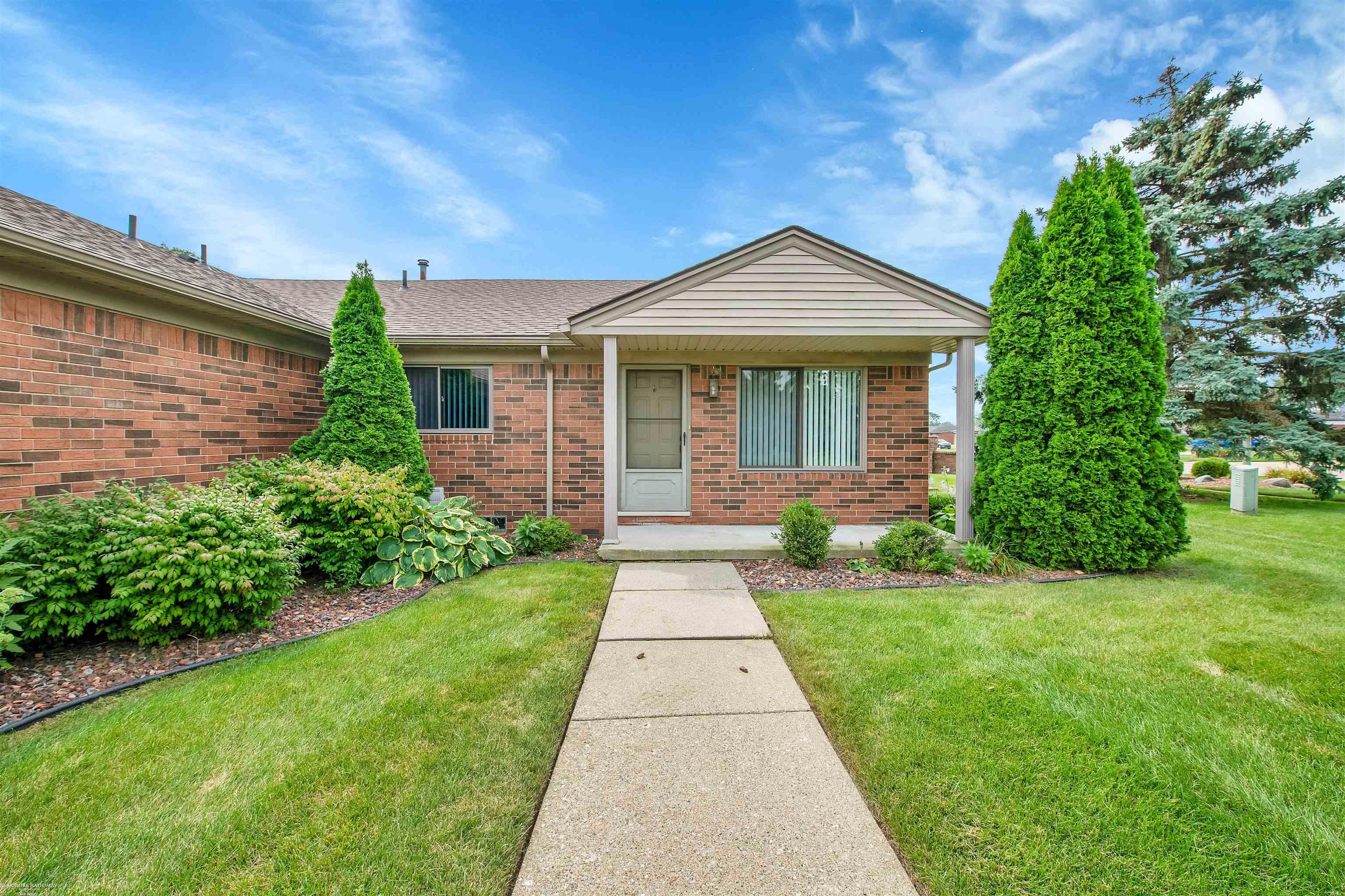 Stoneybrook Ln, Fraser, MI 48026