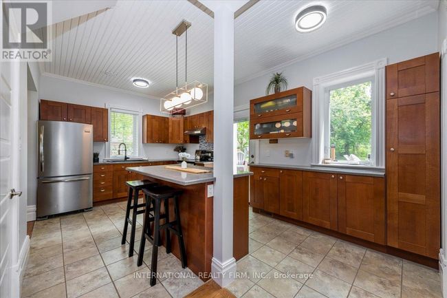 8061 Main St, House other with 3 bedrooms, 2 bathrooms and 3 parking in Everett ON | Image 8