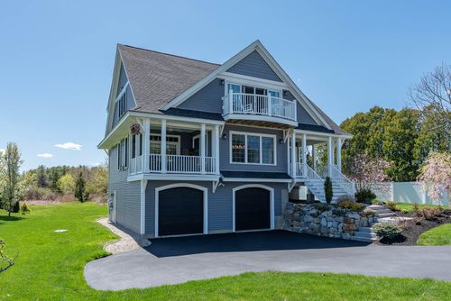 2 Cottage Way, Kittery, ME, 03904-5642 | Card Image