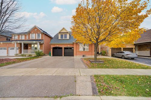 25 Dwyer Dr, Brampton, ON, L6S6L2 | Card Image
