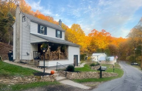 241 Lows Hollow Rd, Stewartsville, NJ, 08886-3007 | Card Image