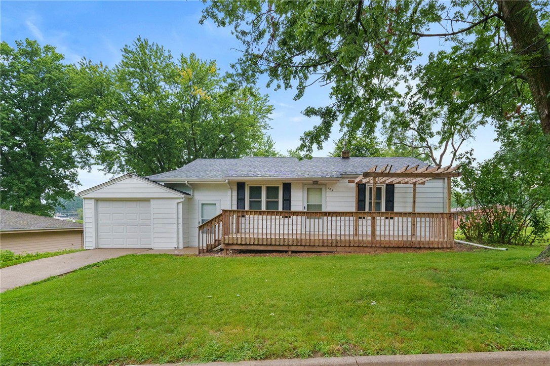 Mafred Dr, Norwalk, IA 50211