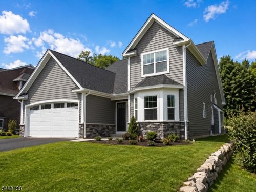 11 Bluffs Ct, Hamburg, NJ, 07419-1525 | Card Image