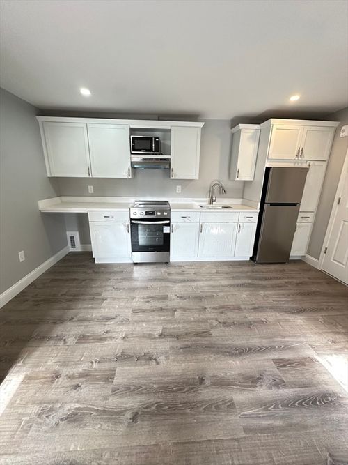 315-6 Monroe St, Salem, MA, 01970-3217 | Card Image