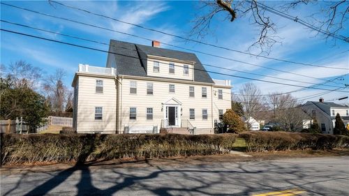 300-118 Ruggles Ave, Newport, RI, 02840-4403 | Card Image