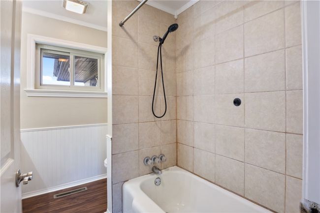 Guest​​‌​​​​‌​​‌‌​‌‌​​​‌‌​​‌‌​‌​​​​​‌ Bathroom | Image 17