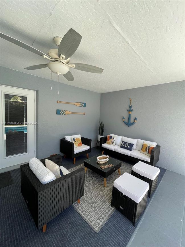 107 Paddock St, House other with 3 bedrooms, 2 bathrooms and null parking in Sebastian FL | Image 6