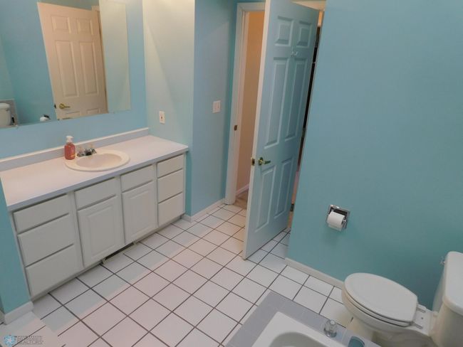 upper bathroom | Image 26