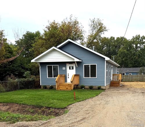 6056 Pearl St, Burton, MI, 48509-2219 | Card Image