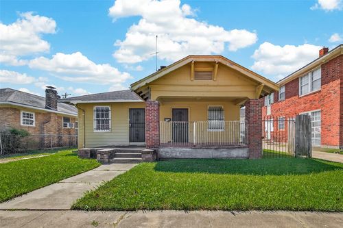 4016 Woodleigh St, Houston, TX, 77023-1624 | Card Image