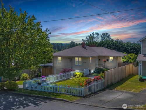 316 Avenue J, Snohomish, WA, 98290-2642 | Card Image
