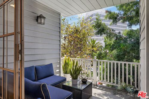 201-11667 Gorham Ave, Los Angeles, CA, 90049 | Card Image