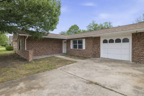 a-301 Manor Dr, Kerrville, TX, 78028-3930 | Card Image