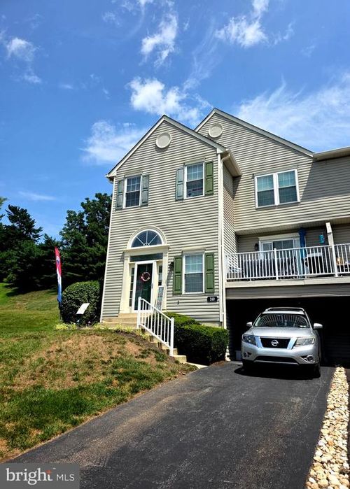240 Cobblestone Ct, COLLEGEVILLE, PA, 19426-3940 | Card Image