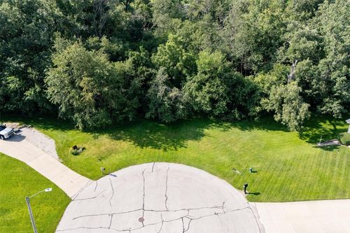 10 Kervin Ct, Robins, IA, 52328-9647 | Card Image