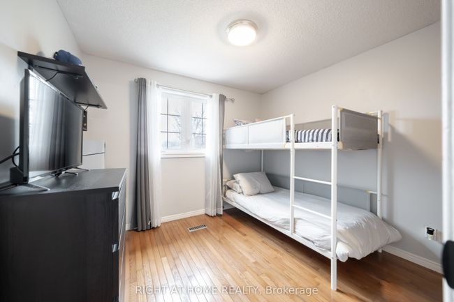 619 Beckworth Sq, House other with 3 bedrooms, 2 bathrooms and 4 parking in Pickering ON | Image 15