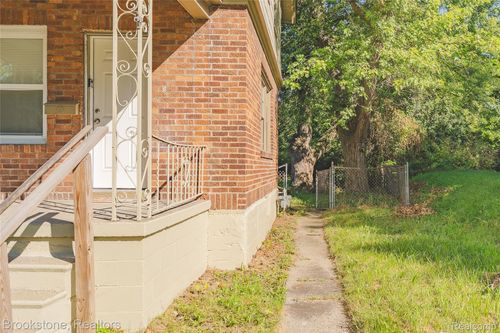 207 Oliver St, Pontiac, MI, 48342-1555 | Card Image