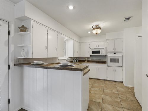 7022 Kingsbury Dr, Dallas, TX, 75231-7202 | Card Image