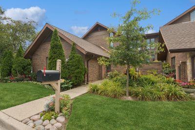 1210 Hawthorne Lane, Townhouse with 4 bedrooms, 4 bathrooms and 3 parking in Hinsdale IL | Image 1