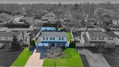 18 Lloyd Ln, Nesconset, NY, 11767-2209 | Card Image