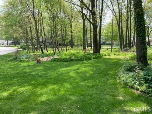 62333 Barron/24358 Greenbrier Street, South Bend, IN, 46614 | Card Image