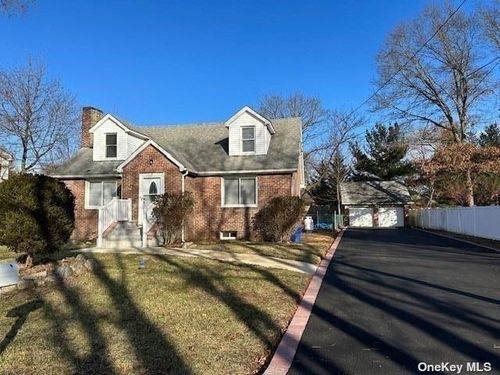 9 Grange St, Huntington, NY, 11743-4630 | Card Image