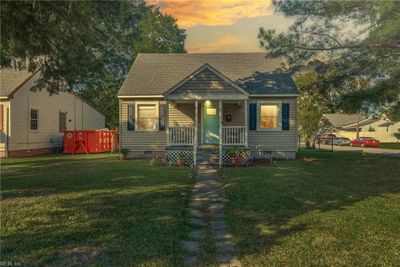 35 Henry Street, House other with 3 bedrooms, 2 bathrooms and null parking in Hampton VA | Image 1