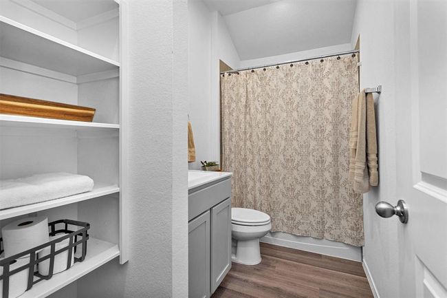 Secondary Full Bathroom | Image 25