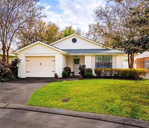 124 Bradley Pl, Belle Chasse, LA, 70037-2221 | Card Image