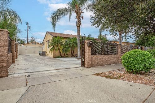 7843 Peachtree Ave, Panorama City, CA, 91402-6511 | Card Image