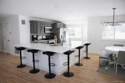 51 Lauren Ave, Dix Hills, NY, 11746-6634 | Card Image