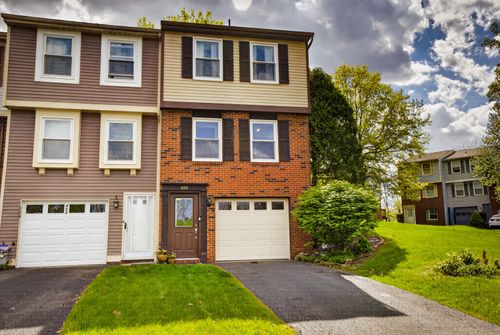 400 Redrome Cir E, Bridgeville, PA, 15017-3208 | Card Image