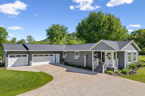 W770 Meadow Ln, Fountain City, WI, 54629-8267 | Card Image