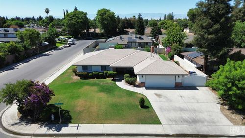 7913 Westlorne Ct, Bakersfield, CA, 93309-4233 | Card Image