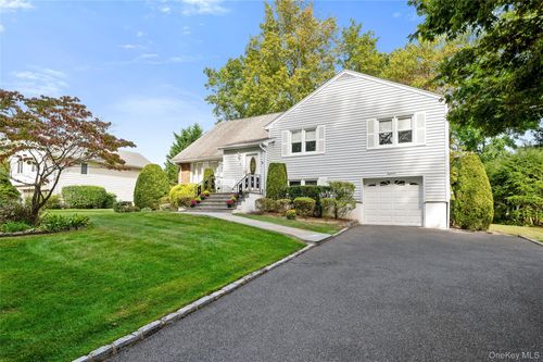 18 Seton Dr, New Rochelle, NY, 10804-1604 | Card Image