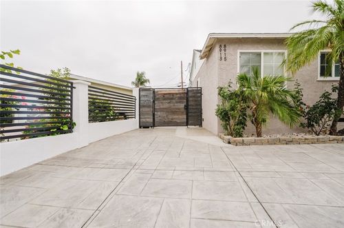 8915 Wakefield Ave, Panorama City, CA, 91402-2518 | Card Image
