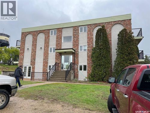 302 8th Ave W, Biggar, SK, S0K0M0 | Card Image