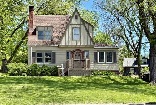 907 37th St, Des Moines, IA, 50312-3115 | Card Image
