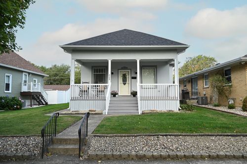 223 S Grand Ave, Bradley, IL, 60915-2215 | Card Image