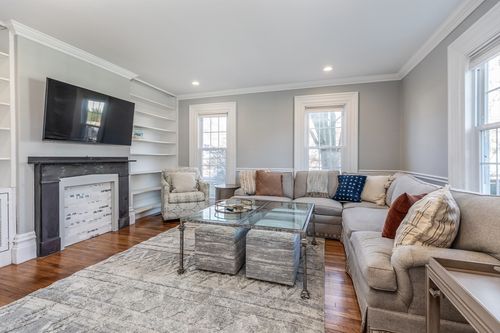 1076 Adams St, Boston, MA, 02124-5702 | Card Image